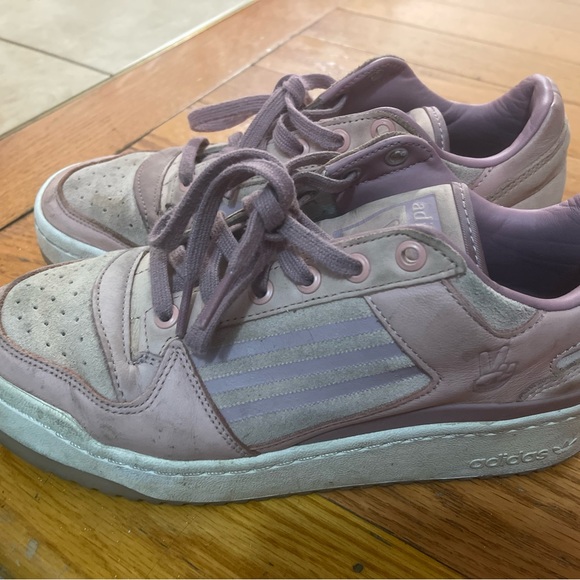 Adidas - Picture 3 of 4